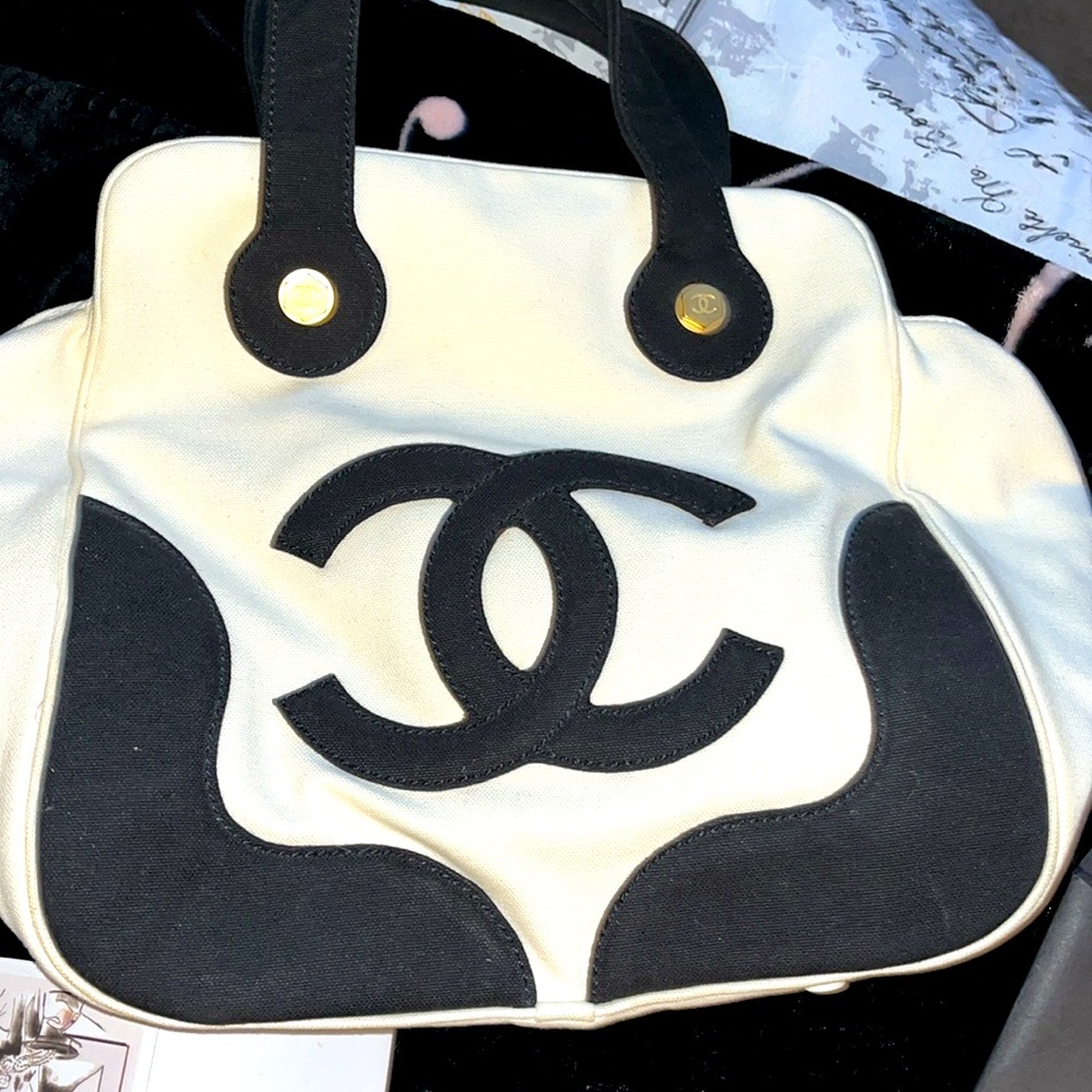 AUTHENTIC CHANEL TOTE BAG